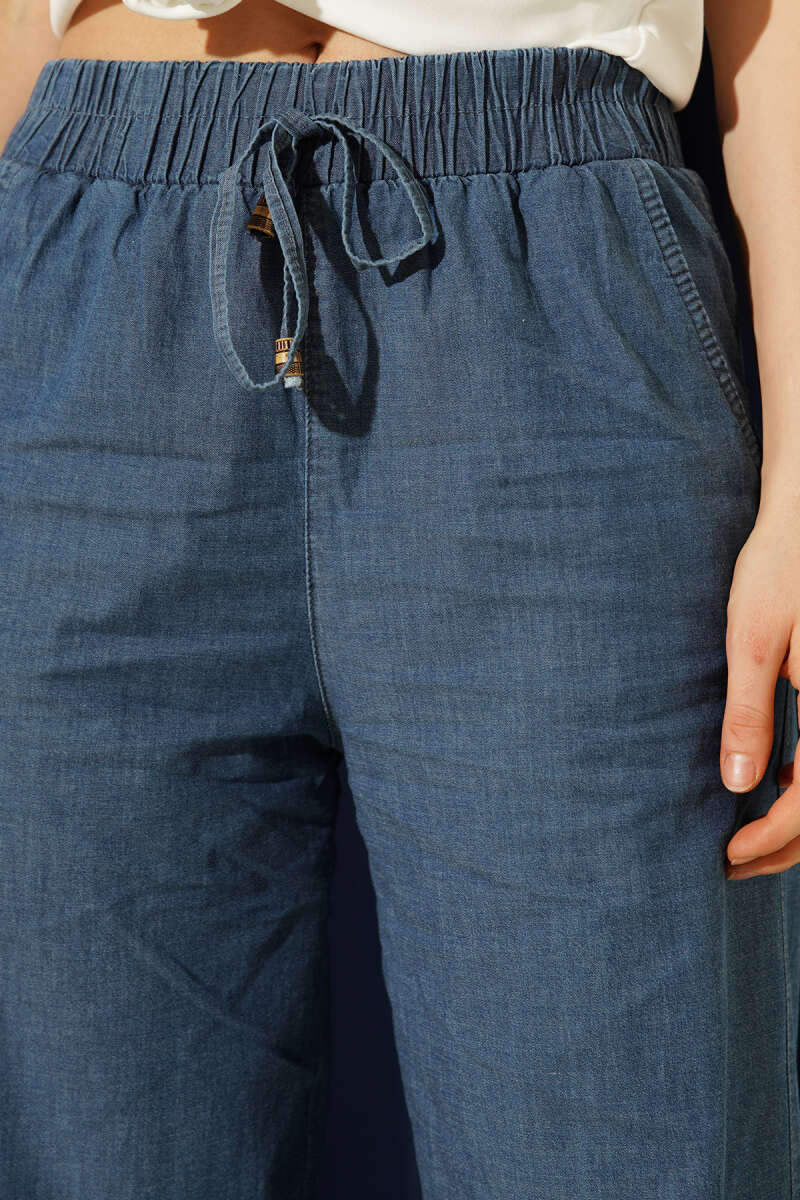 Wide-Leg-Denimhose mit elastischem Bund und Taschen