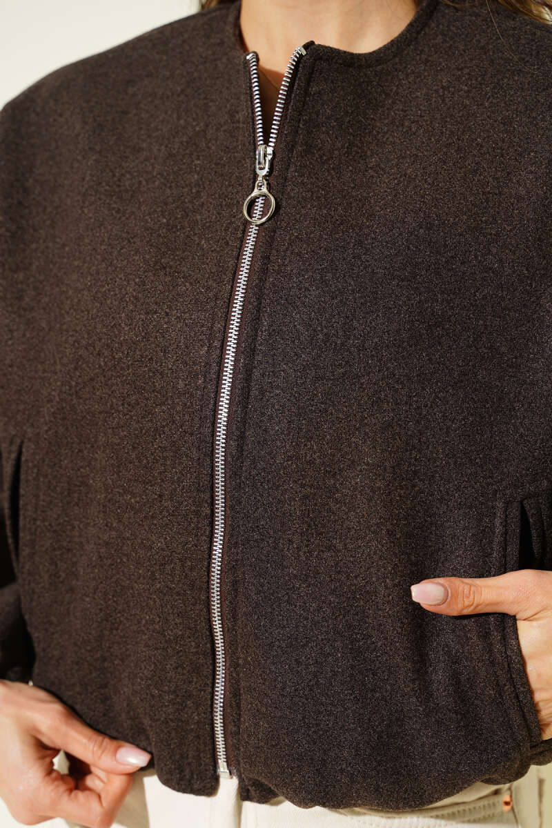 Kurze Jacke aus Kaschmir mit elastischem Bündchen