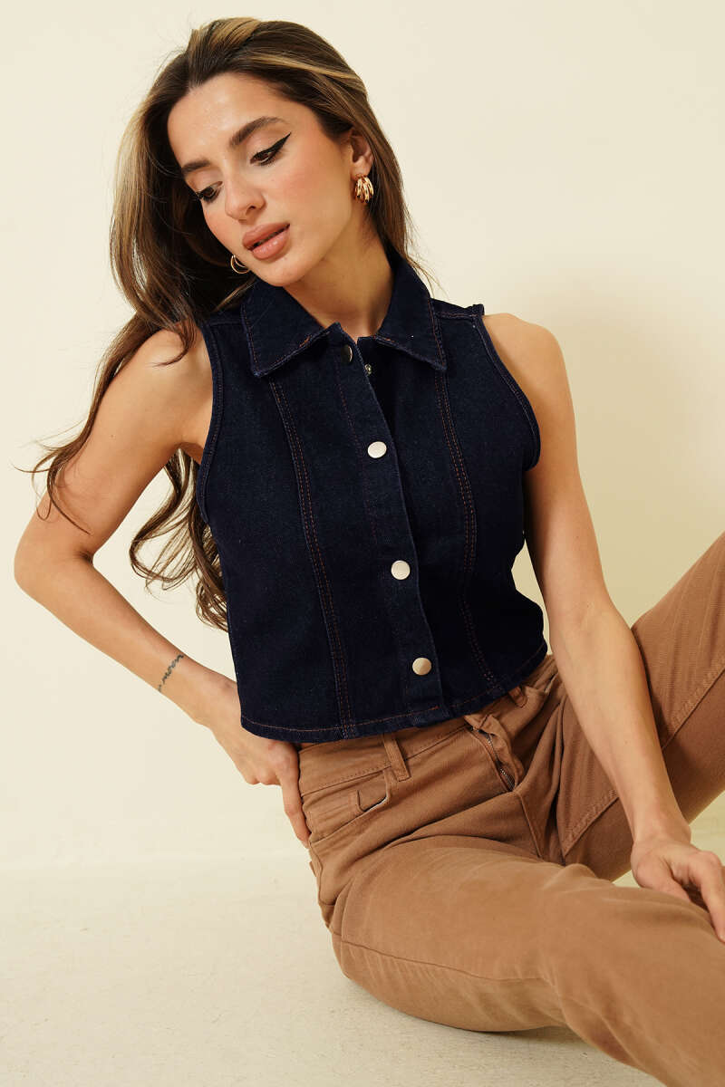 Kurze Jeansweste mit Druckknöpfen