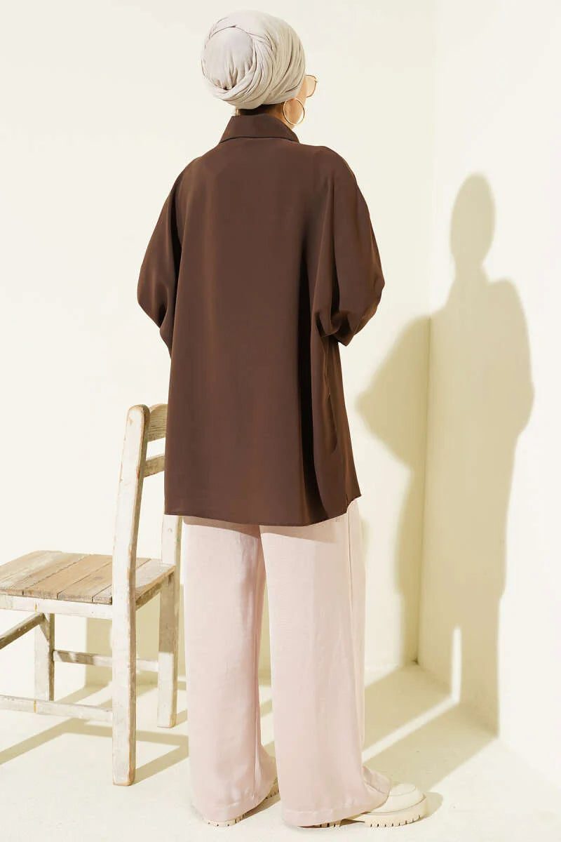 Fledermausärmel-Bluse mit Halskette