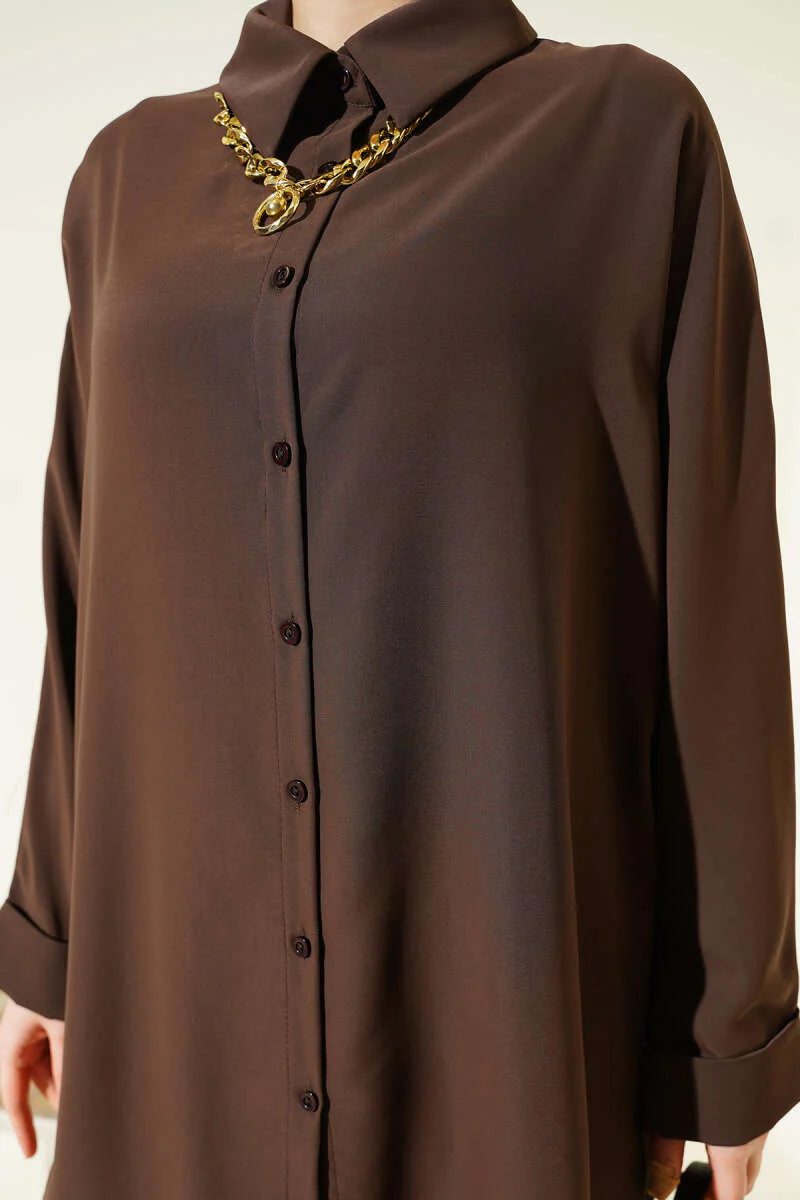 Fledermausärmel-Bluse mit Halskette