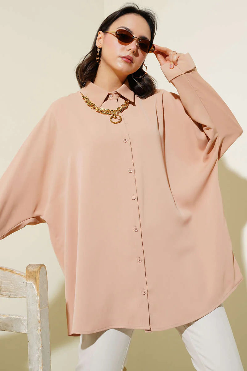 Fledermausärmel-Bluse mit Halskette