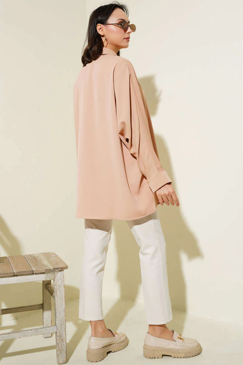 Fledermausärmel-Bluse mit Halskette