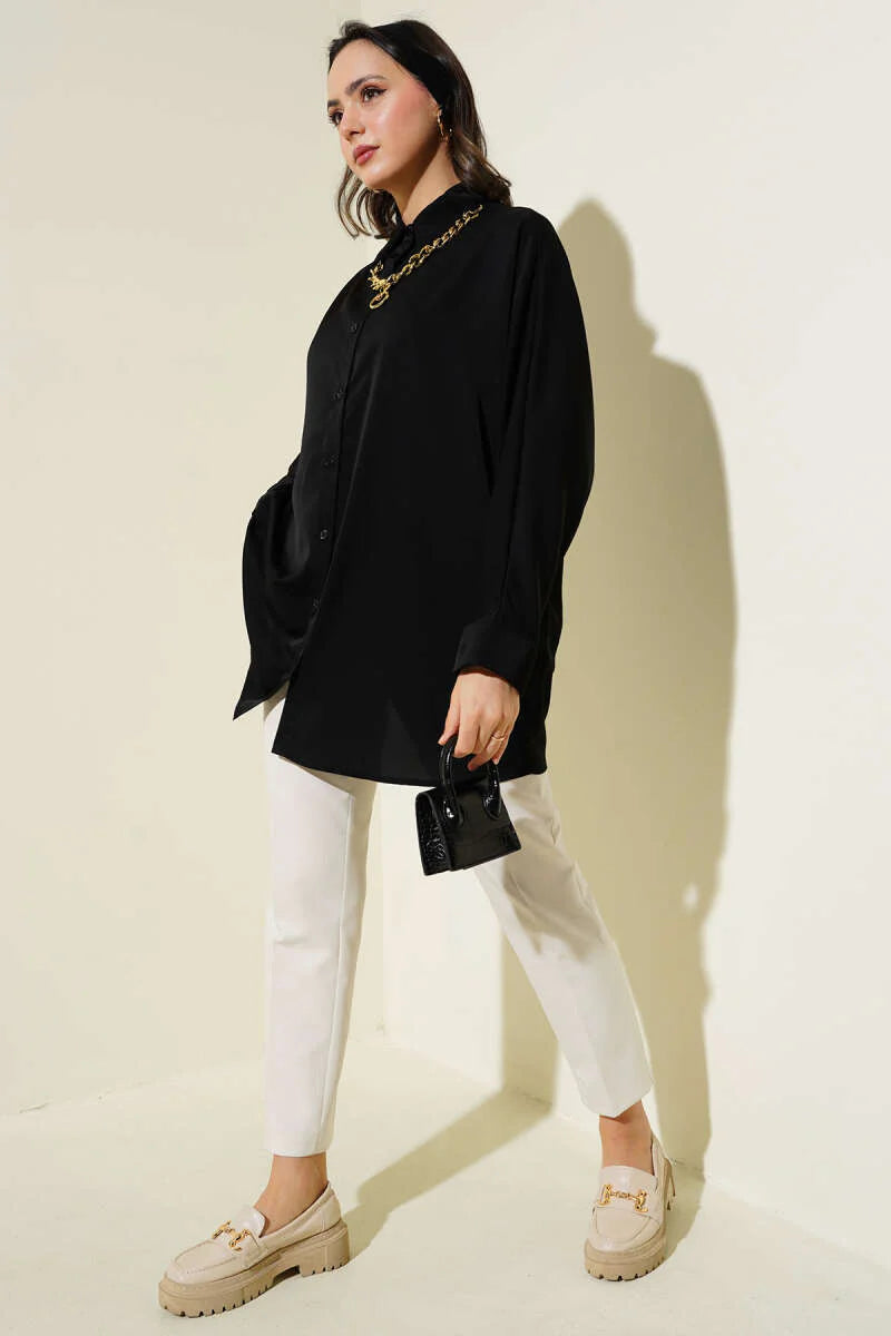 Fledermausärmel-Bluse mit Halskette