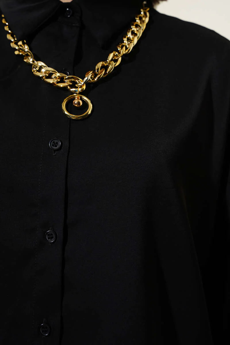 Fledermausärmel-Bluse mit Halskette