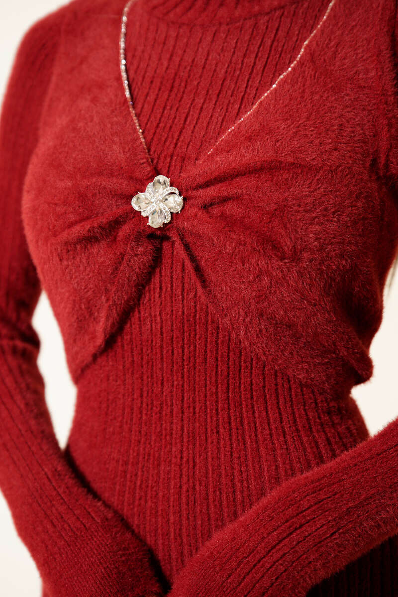 Strickkleid mit Steinbesatz vorne