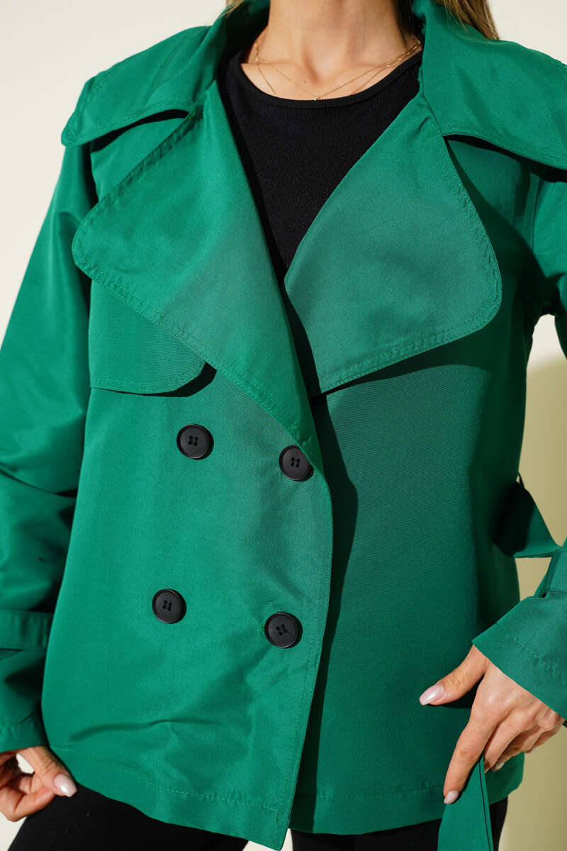 Kurzer Trenchcoat mit Knöpfen und Detail-Elementen