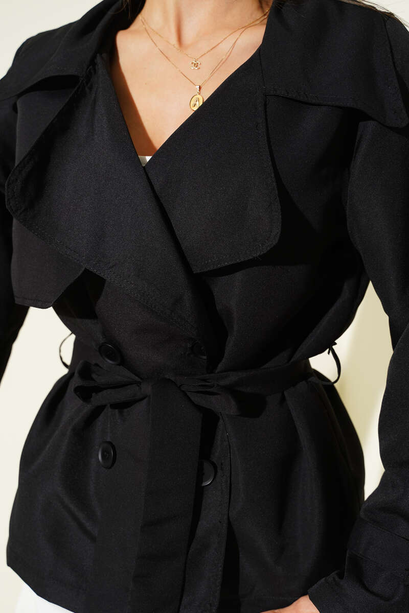 Kurzer Trenchcoat mit Knöpfen und Detail-Elementen