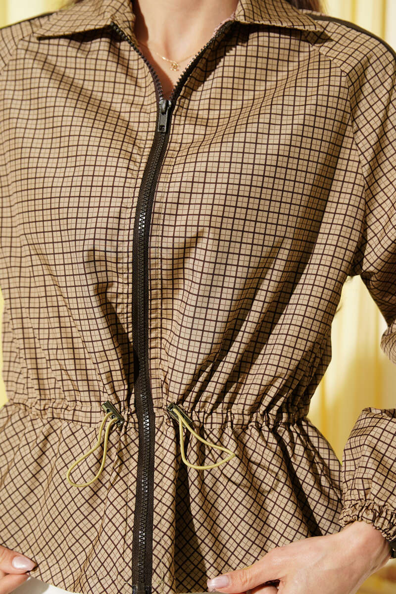 Kurzer Trenchcoat mit Gingham-Muster und Kordelzug 